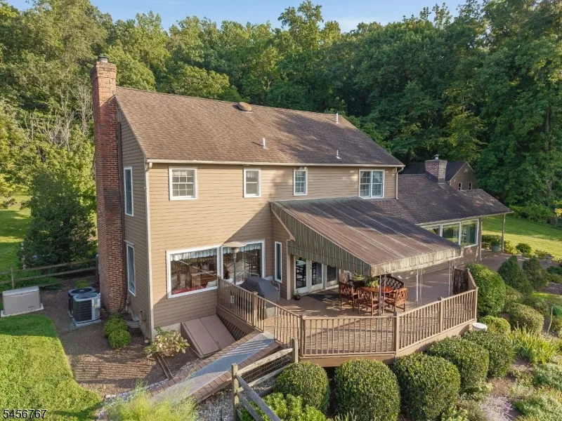 90 Old Farm Rd Holland, NJ 08848