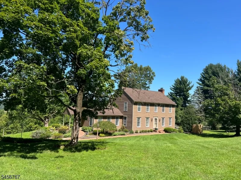 90 Old Farm Rd Holland, NJ 08848