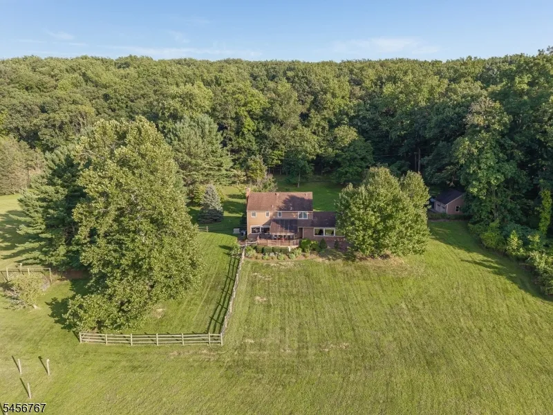 90 Old Farm Rd Holland, NJ 08848
