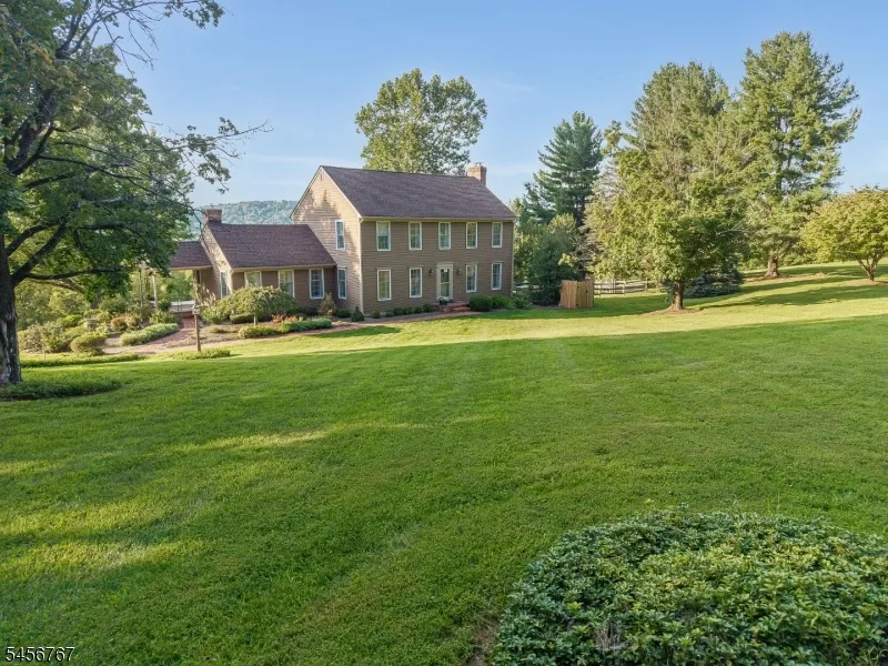 90 Old Farm Rd Holland, NJ 08848