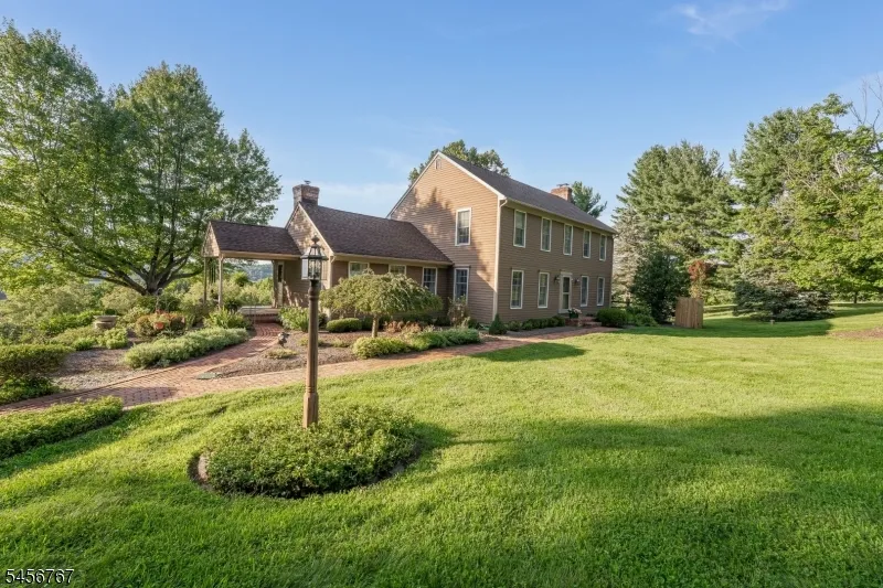 90 Old Farm Rd Holland, NJ 08848