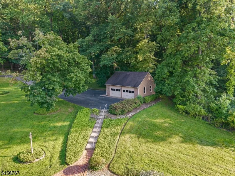 90 Old Farm Rd Holland, NJ 08848