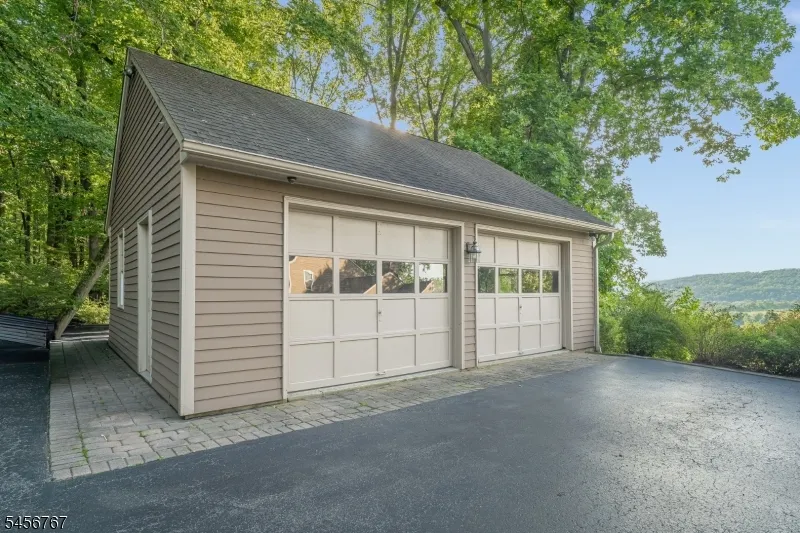 90 Old Farm Rd Holland, NJ 08848