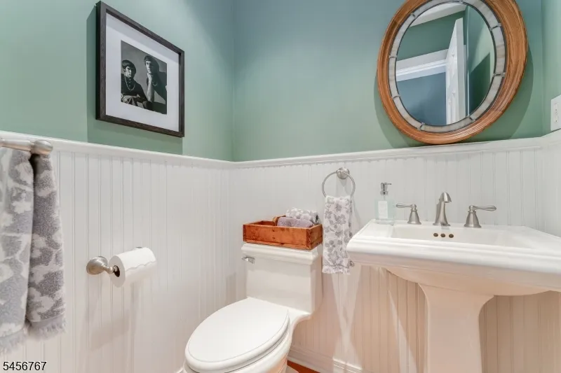 90 Old Farm Rd Holland, NJ 08848