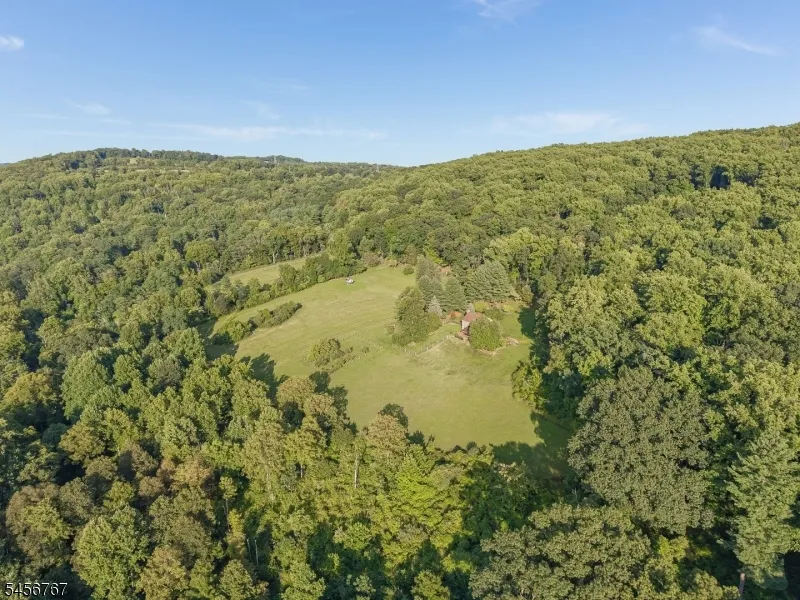 90 Old Farm Rd Holland, NJ 08848