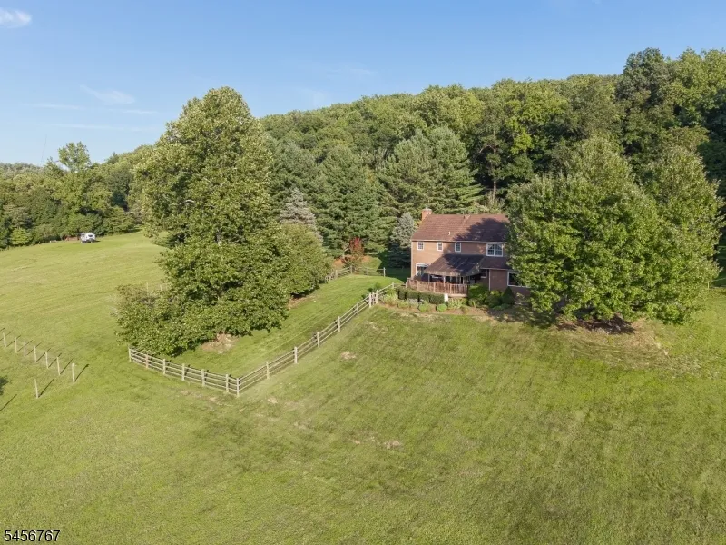 90 Old Farm Rd Holland, NJ 08848