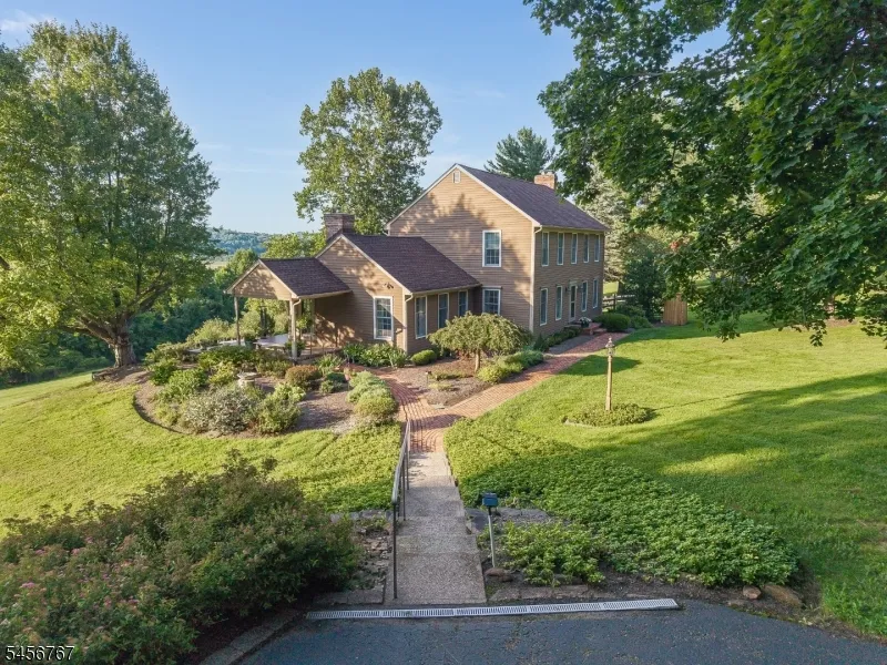 90 Old Farm Rd Holland, NJ 08848