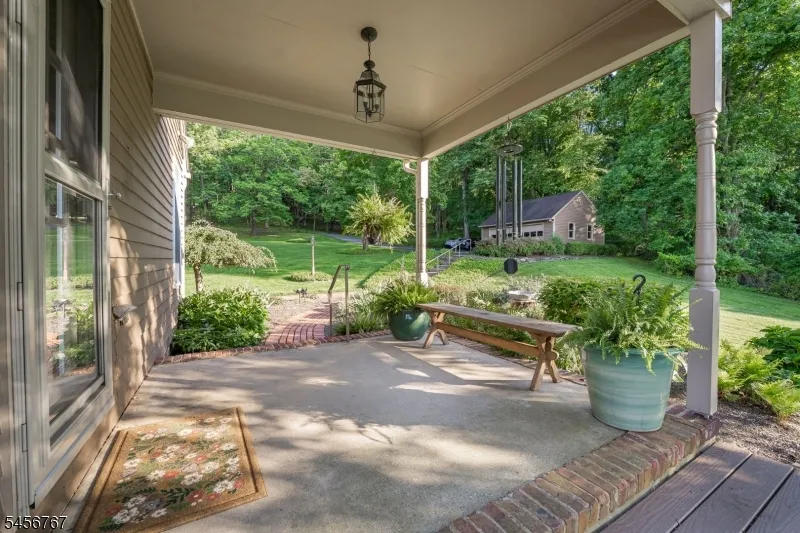 90 Old Farm Rd Holland, NJ 08848