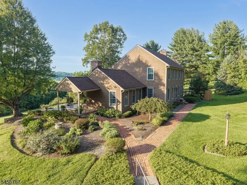 90 Old Farm Rd Holland, NJ 08848