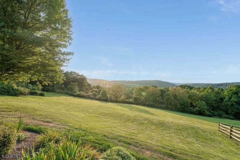 90 Old Farm Rd Holland, NJ 08848
