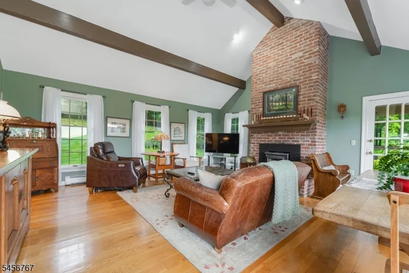 90 Old Farm Rd Holland, NJ 08848