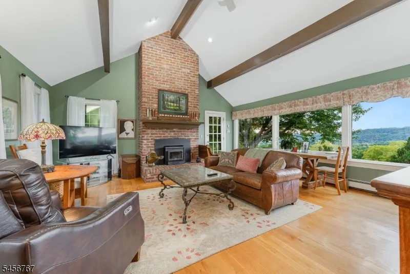 90 Old Farm Rd Holland, NJ 08848