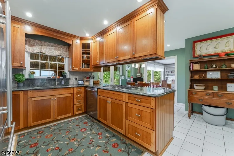 90 Old Farm Rd Holland, NJ 08848