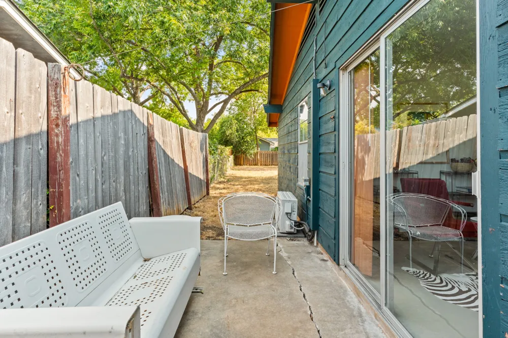 2004 Pasadena Drive #B Austin, TX 78757