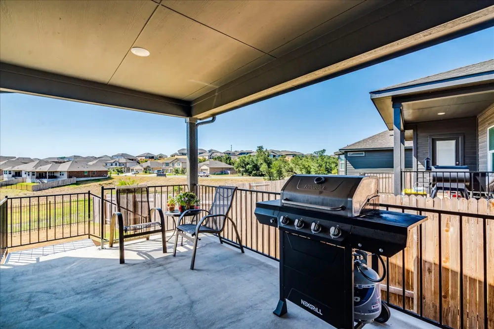 457 El Capitan Loop Dripping Springs, TX 78620