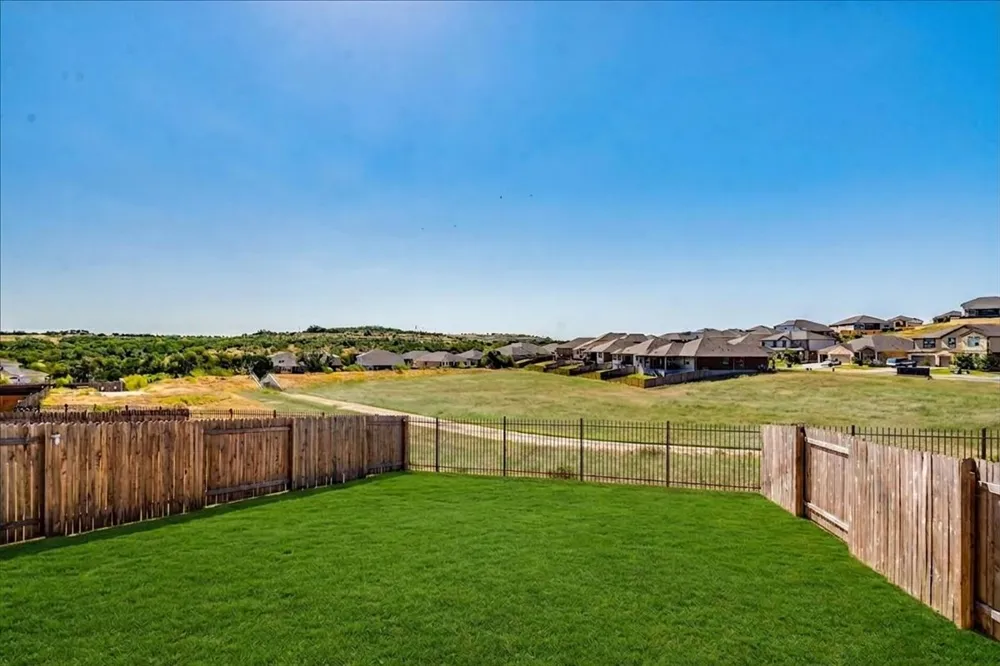 457 El Capitan Loop Dripping Springs, TX 78620