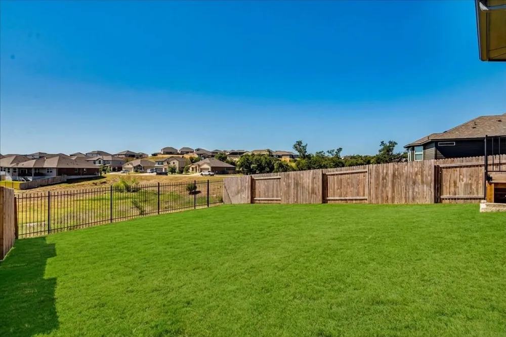 457 El Capitan Loop Dripping Springs, TX 78620