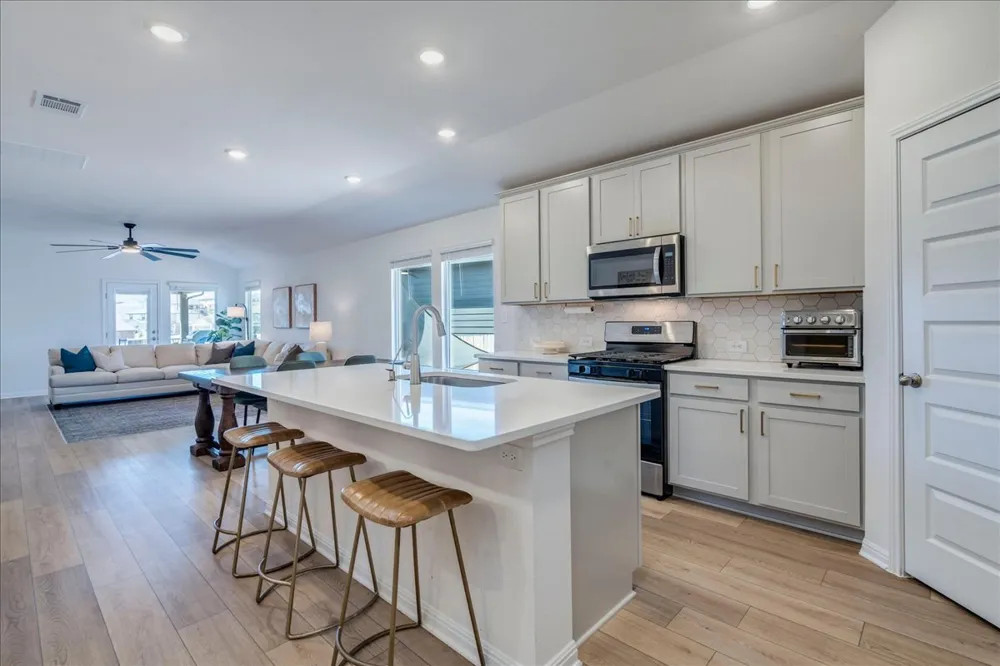 457 El Capitan Loop Dripping Springs, TX 78620