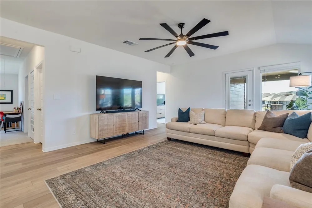457 El Capitan Loop Dripping Springs, TX 78620