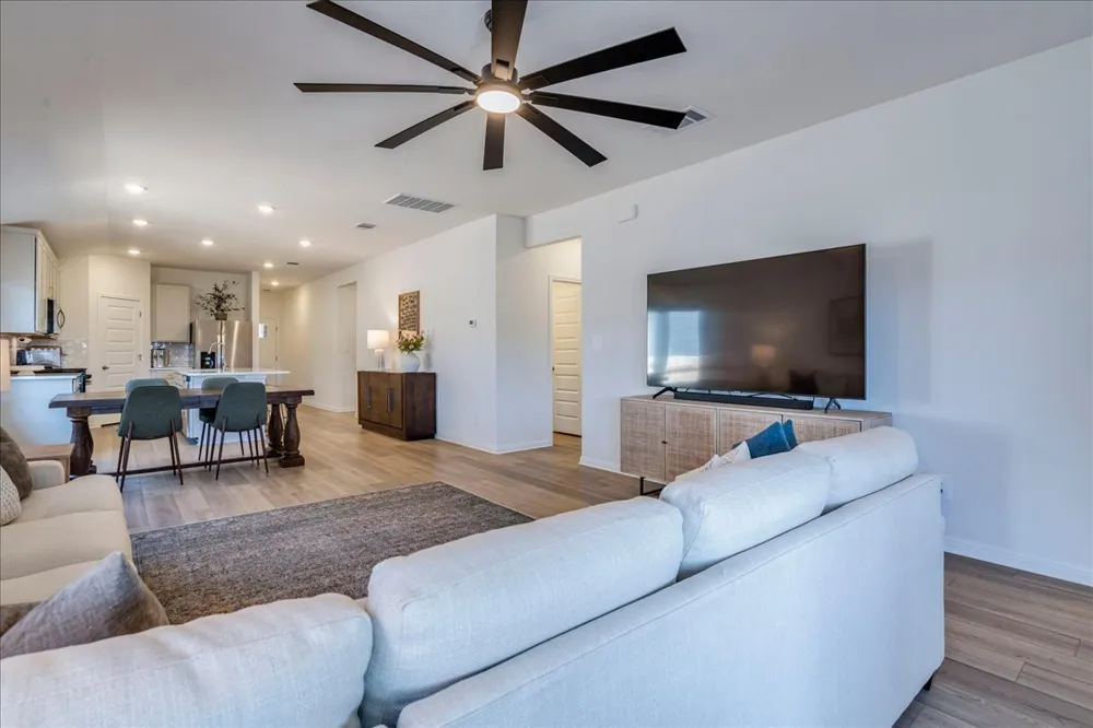 457 El Capitan Loop Dripping Springs, TX 78620
