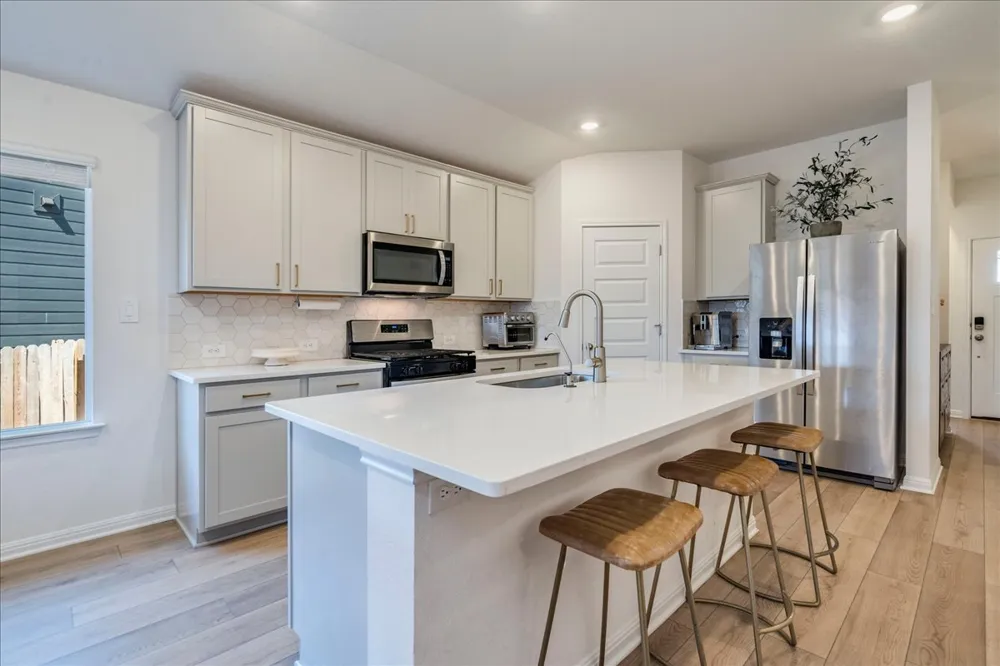 457 El Capitan Loop Dripping Springs, TX 78620