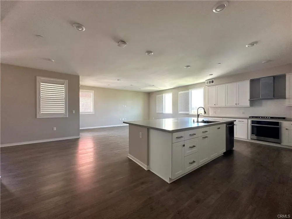 145 Bowery Irvine, CA 92612
