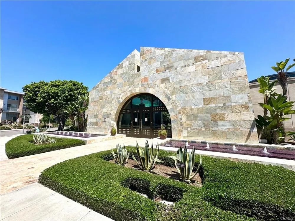 145 Bowery Irvine, CA 92612