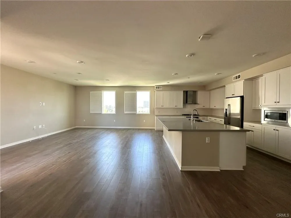 145 Bowery Irvine, CA 92612
