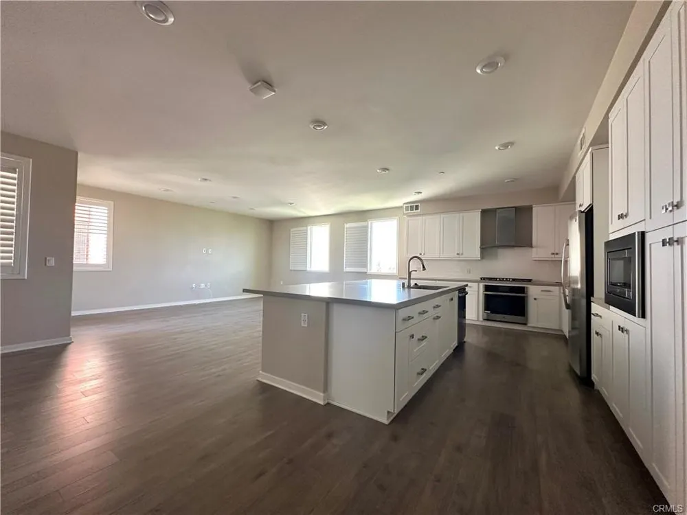 145 Bowery Irvine, CA 92612