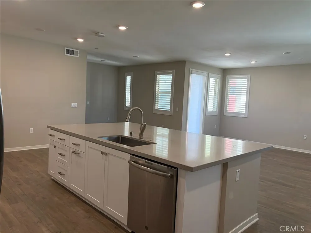 145 Bowery Irvine, CA 92612