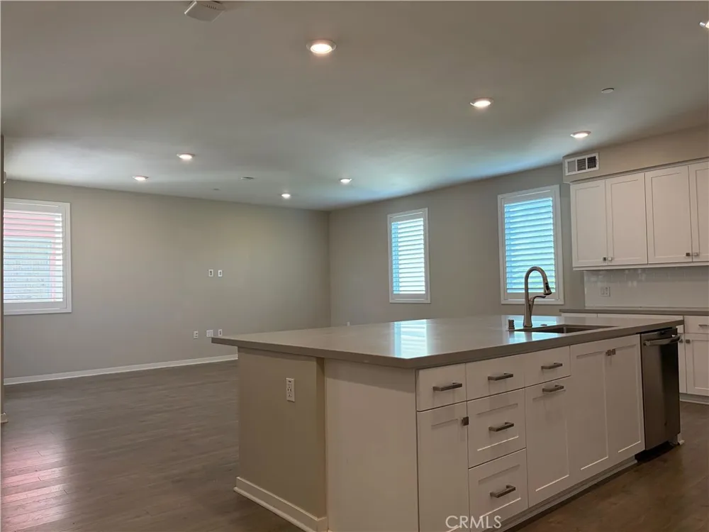 145 Bowery Irvine, CA 92612