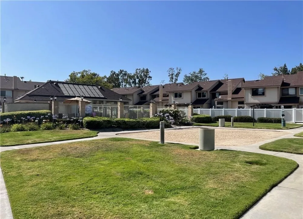 25166 Chestnutwood Lake Forest, CA 92630