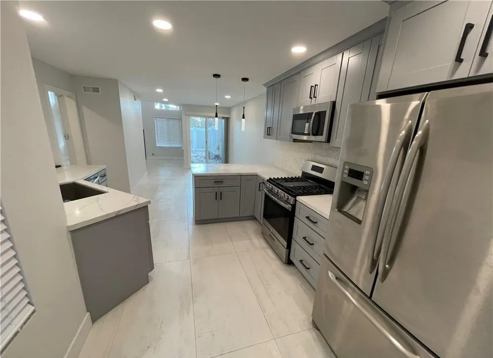 25166 Chestnutwood Lake Forest, CA 92630