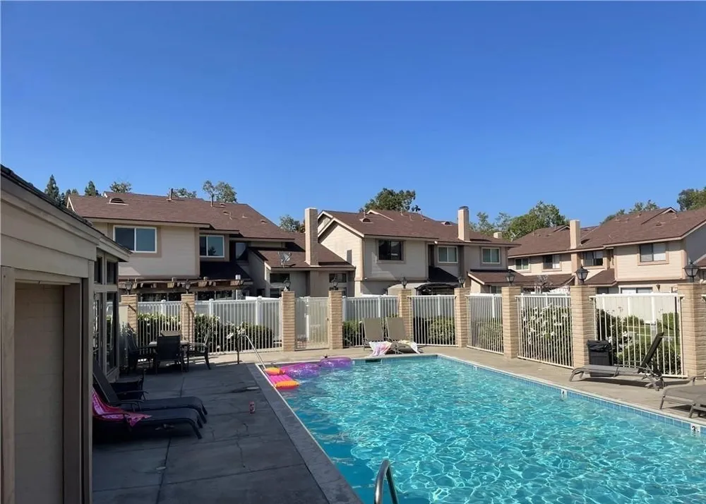 25166 Chestnutwood Lake Forest, CA 92630