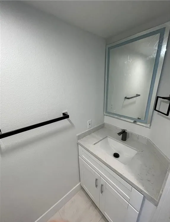 25166 Chestnutwood Lake Forest, CA 92630