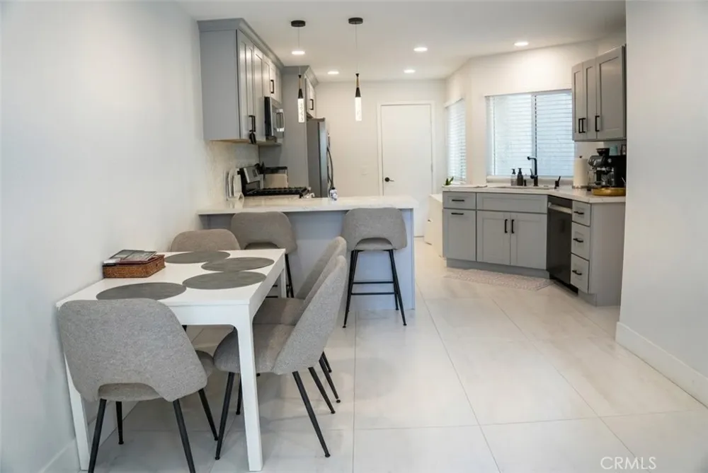 25166 Chestnutwood Lake Forest, CA 92630