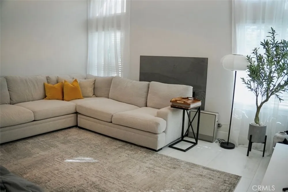 25166 Chestnutwood Lake Forest, CA 92630