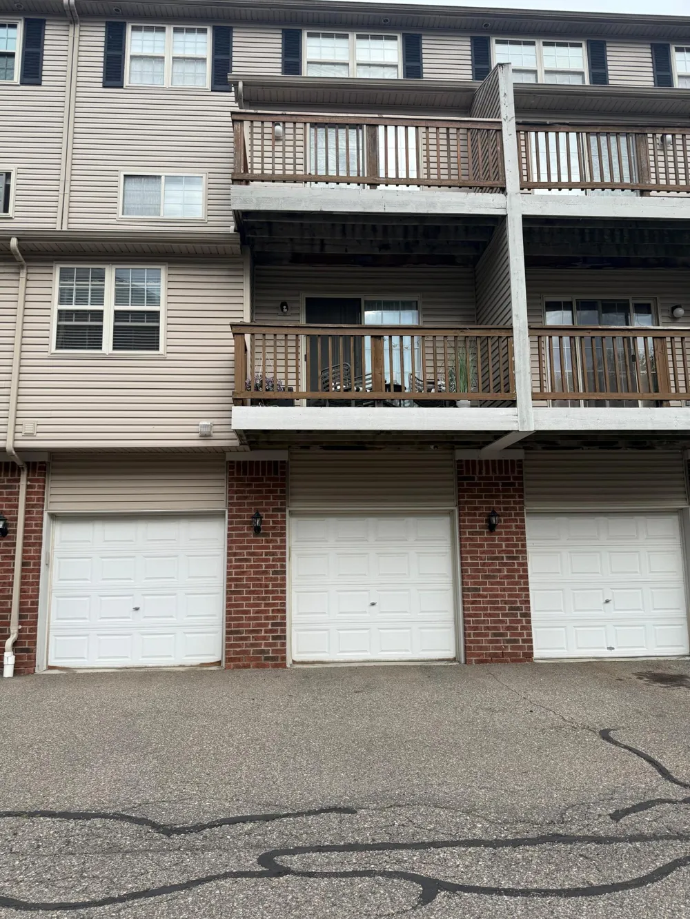 16896 Farmington Road Livonia, MI 48154