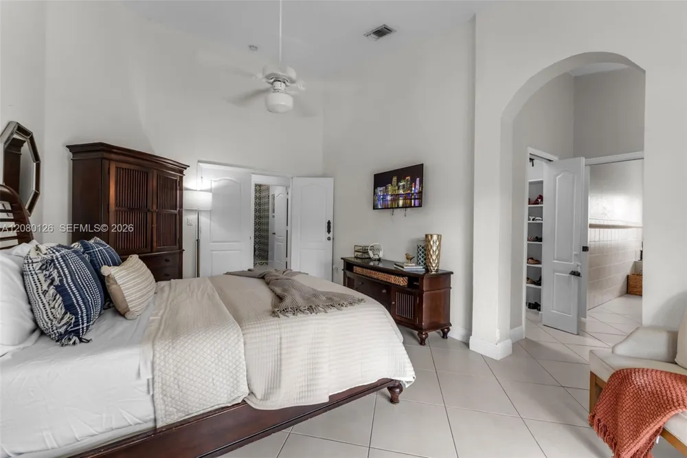 14221 SW 28th St Miami, FL 33175