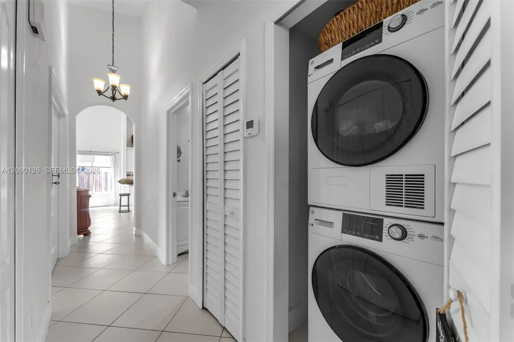 14221 SW 28th St Miami, FL 33175