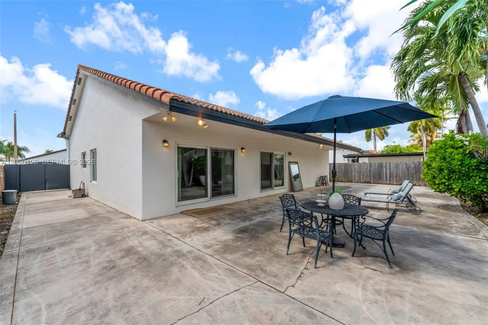 14221 SW 28th St Miami, FL 33175
