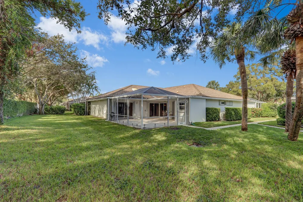 9503 Chapman Oak Court Palm Beach Gardens, FL 33410