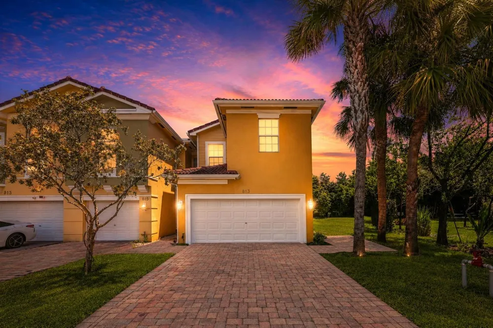 813 Pipers Cay Drive West Palm Beach, FL 33415