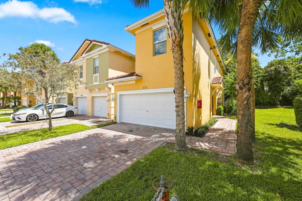 813 Pipers Cay Drive West Palm Beach, FL 33415