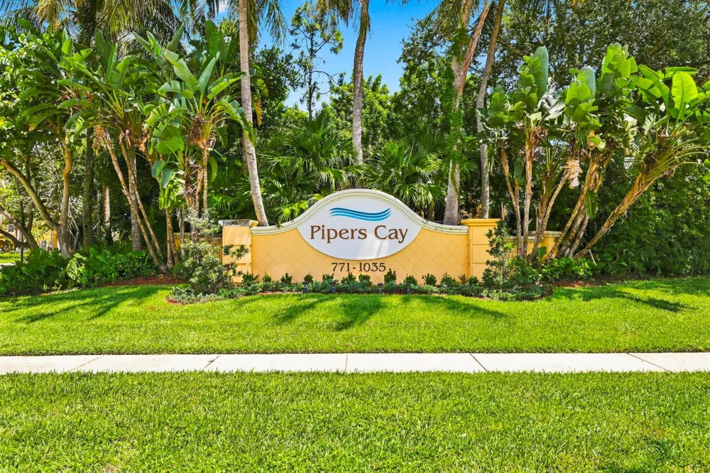 813 Pipers Cay Drive West Palm Beach, FL 33415