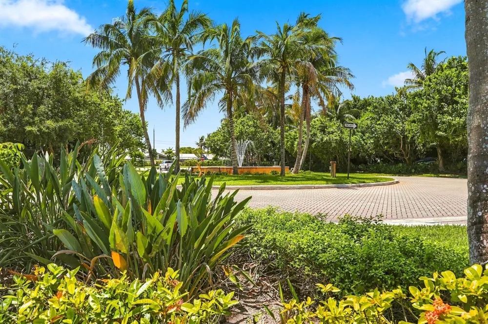 813 Pipers Cay Drive West Palm Beach, FL 33415