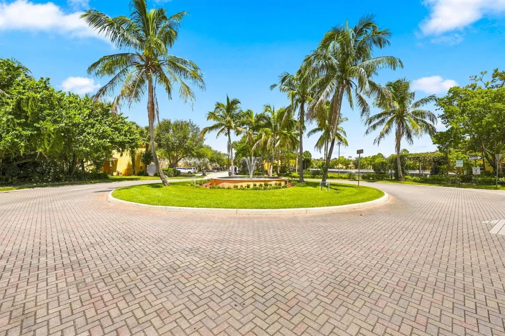 813 Pipers Cay Drive West Palm Beach, FL 33415