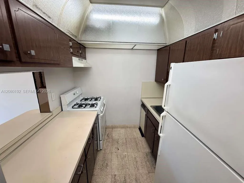 1300 W 53rd St #32 Hialeah, FL 33012