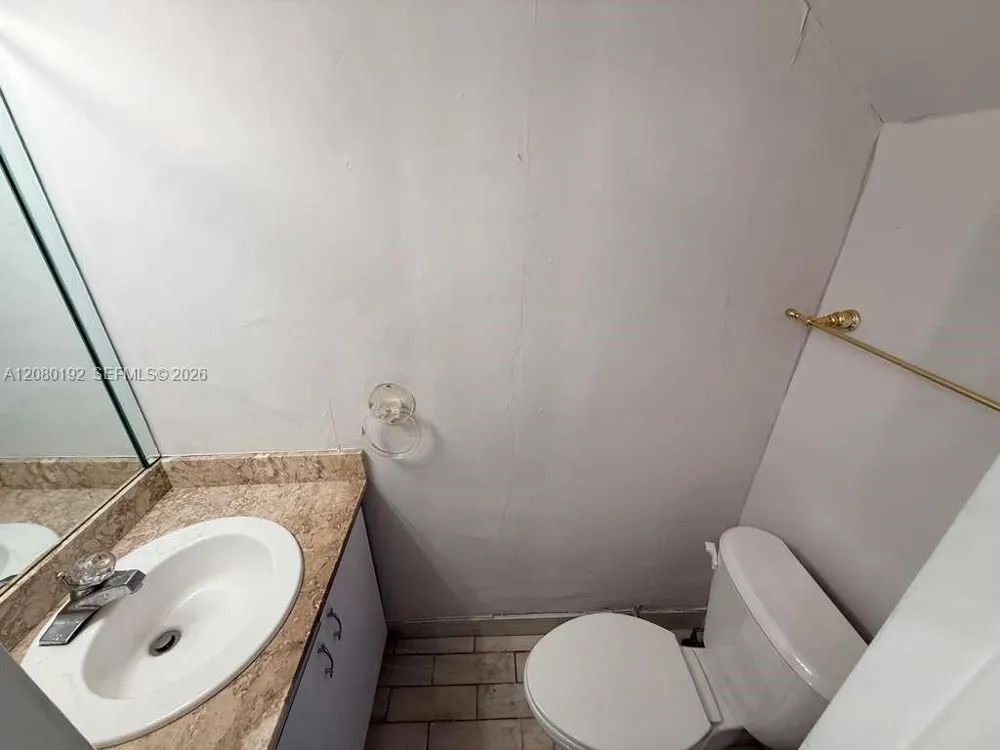 1300 W 53rd St #32 Hialeah, FL 33012