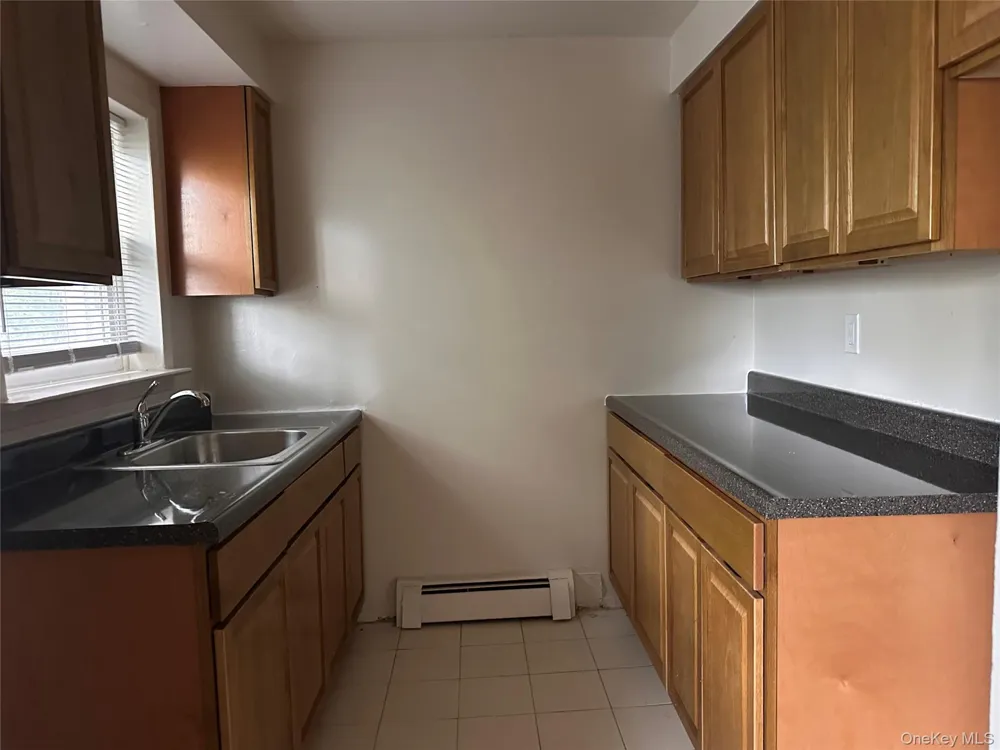 400 corona #B3 Valley Stream, NY 11580